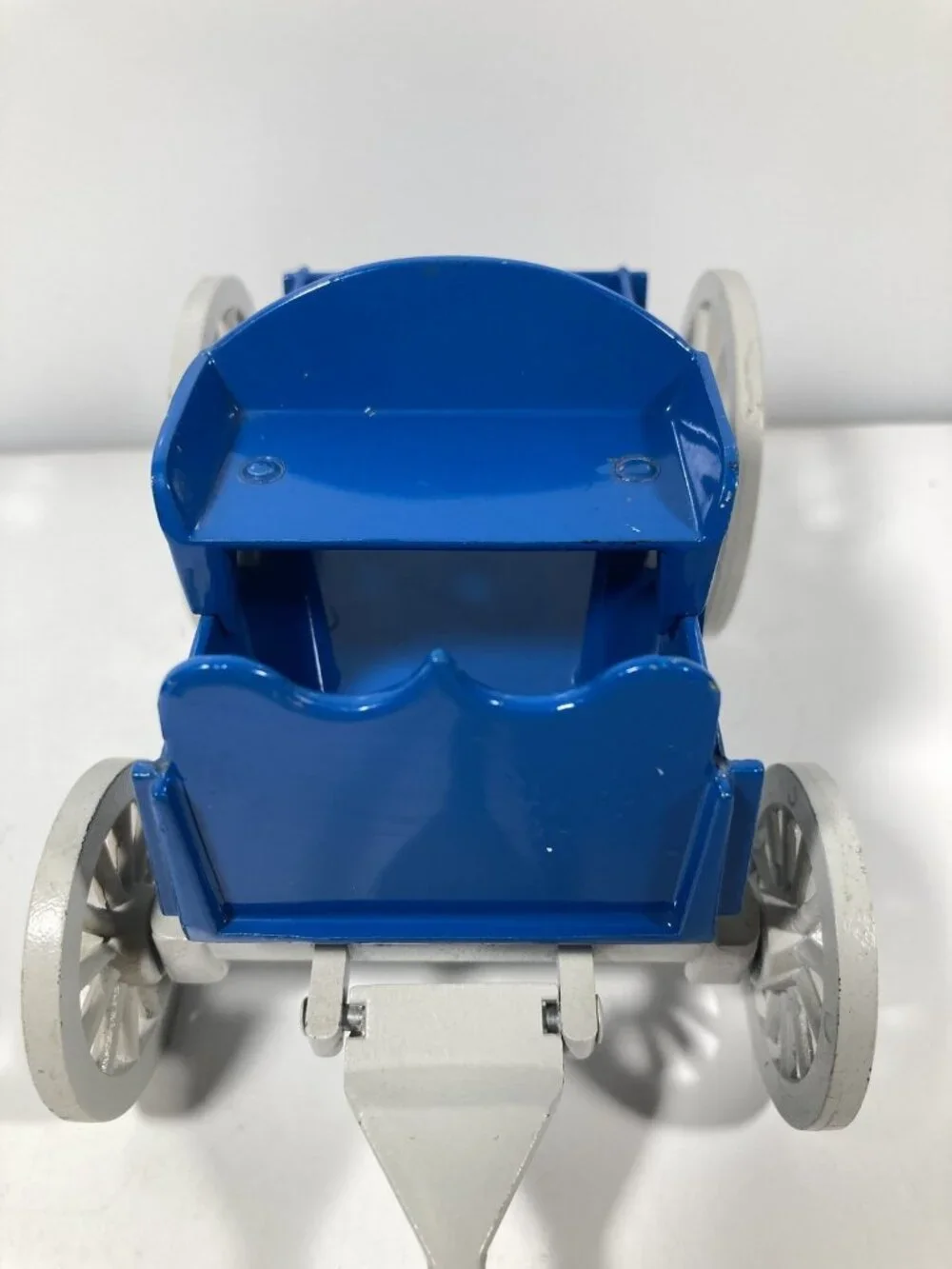 Scale Models Ford Buckboard Farm Wagon Blue Diecast Toy 1:16 Dyersville IA Ertl